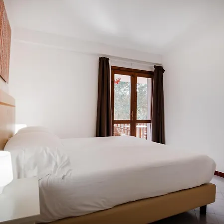 Felix - Costa Serena 아파트호텔 팔라우